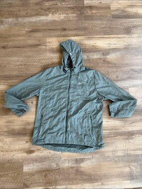 Nike Men’s Hooded Windbreaker Jacket
